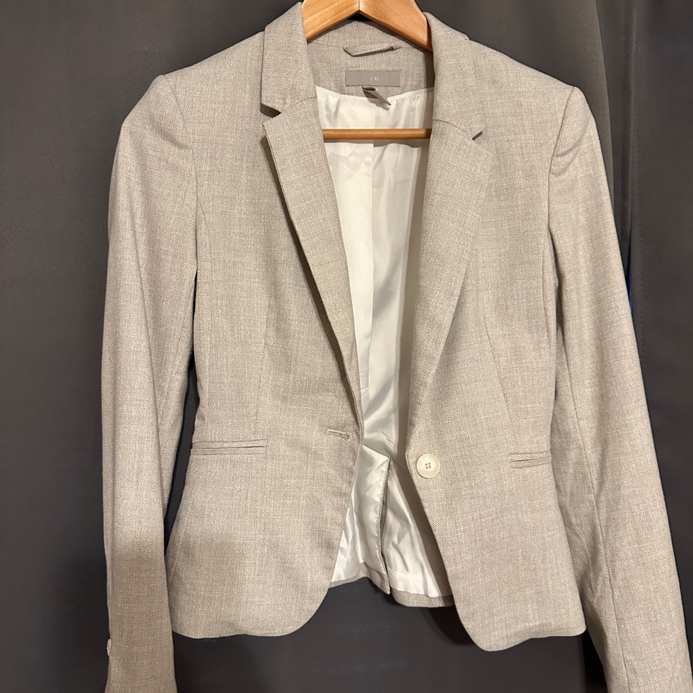 Women’s tan blazer